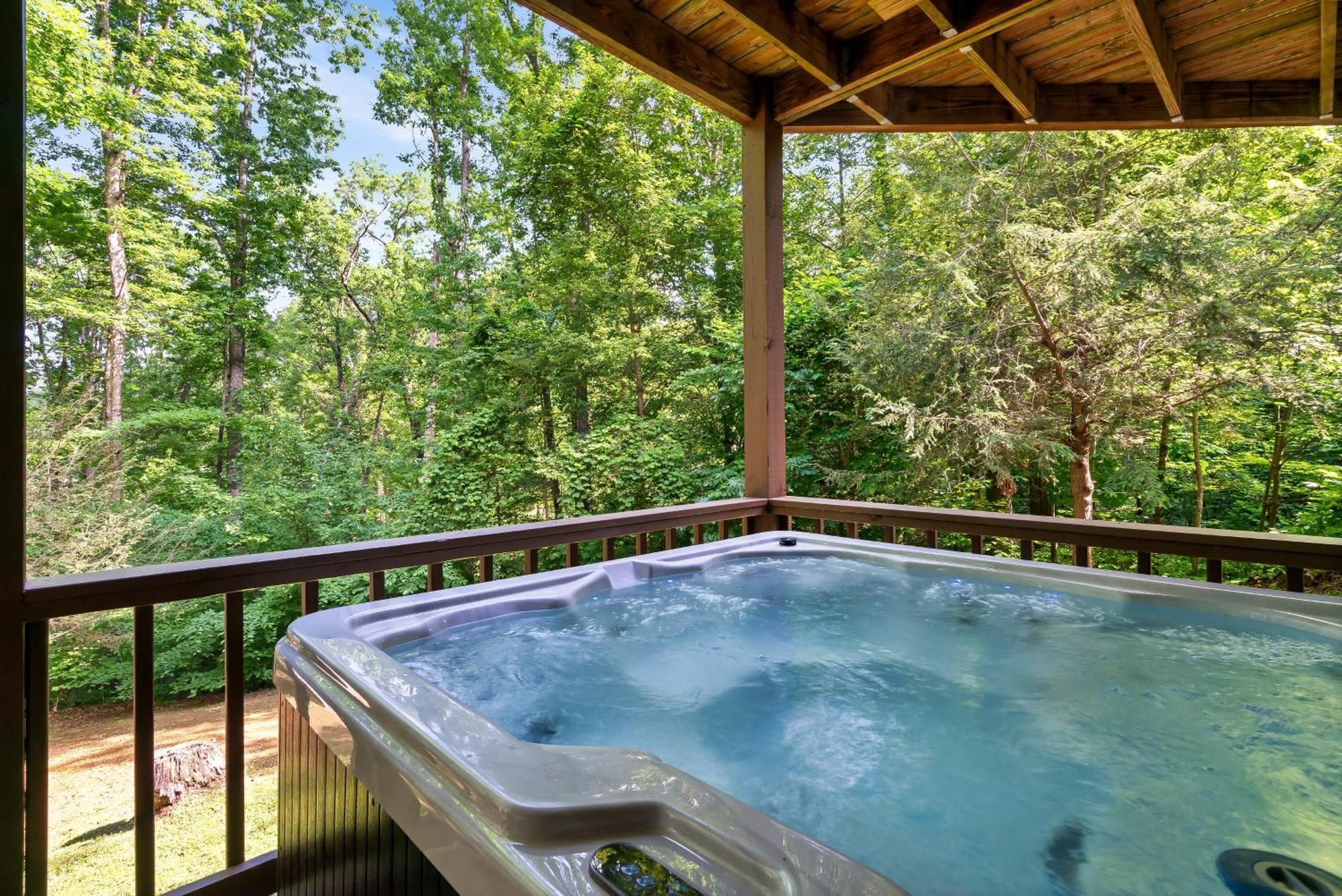 Peaceful Family Cabin With Hot Tub, Game Room, & More! Sevierville Exterior photo