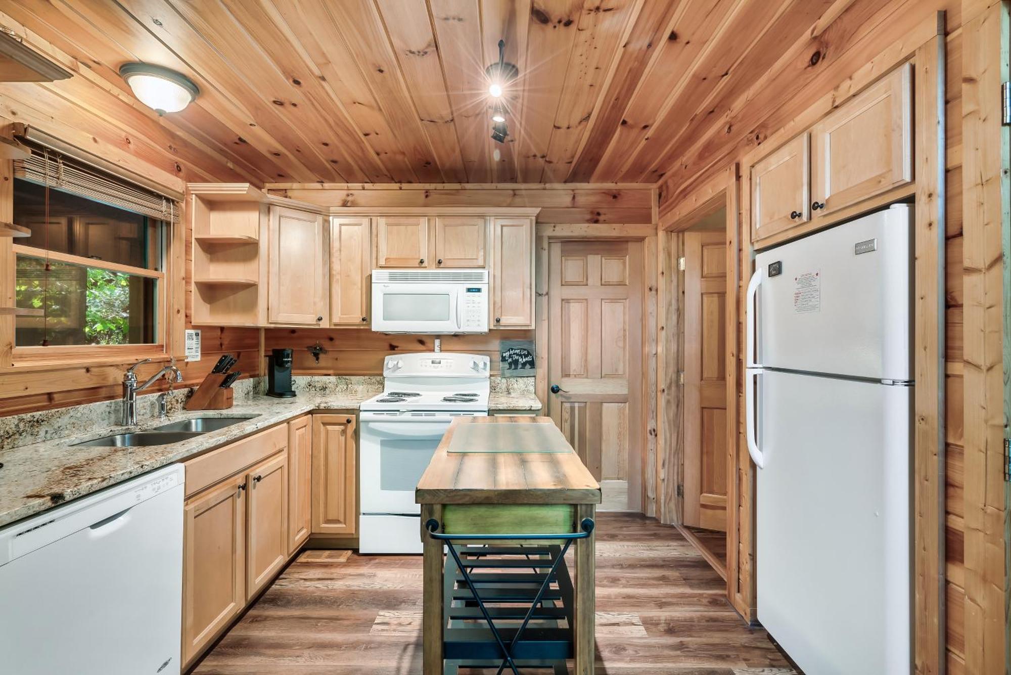 Peaceful Family Cabin With Hot Tub, Game Room, & More! Sevierville Exterior photo